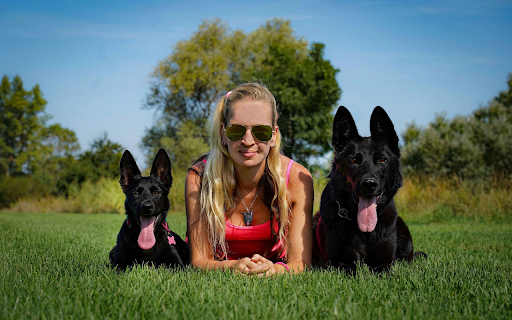 Girl wearing glasses and two dogs from Chrome web store to be run with OffiDocs Chromium online Girl wearing glasses and two dogs from Chrome web store to be run with OffiDocs Chromium online