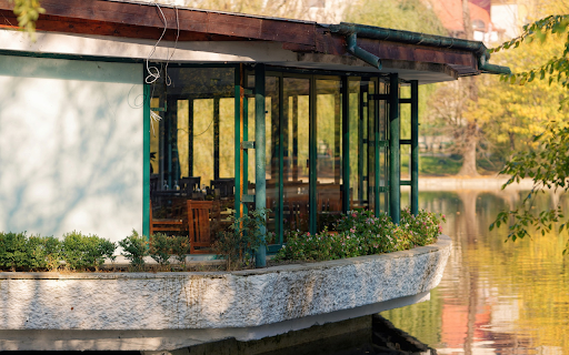 Restaurant in the middle of the lake from Chrome web store to be run with OffiDocs Chromium online Restaurant in the middle of the lake from Chrome web store to be run with OffiDocs Chromium online